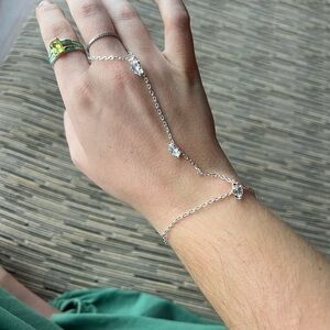 Elegant Silver Chain Bracelet with Crystal Accents